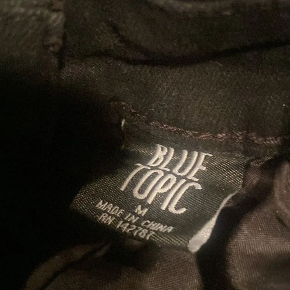 Blue Topic Black Jean Overall Shorts Size Medium Distressed - Picture 12 of 13